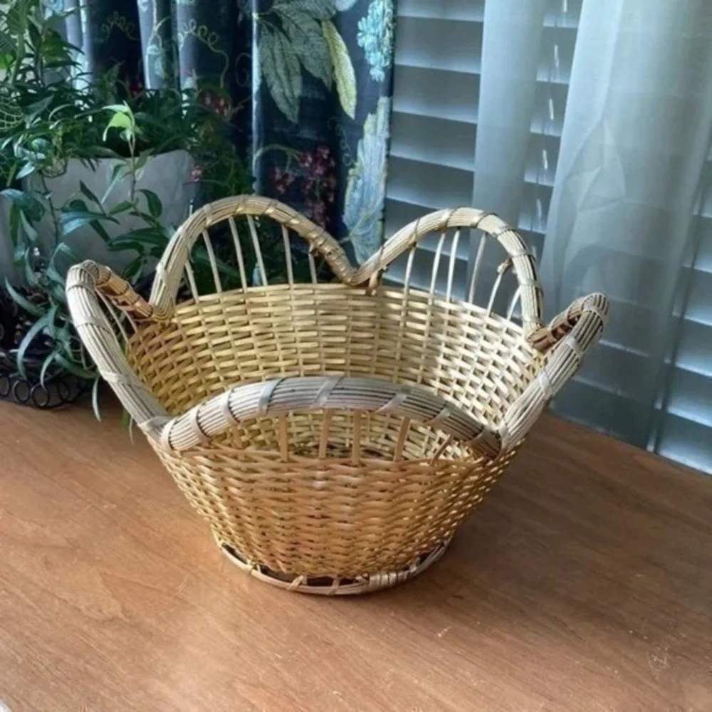 Luxurious Gold Metal Scalloped Basket Décor